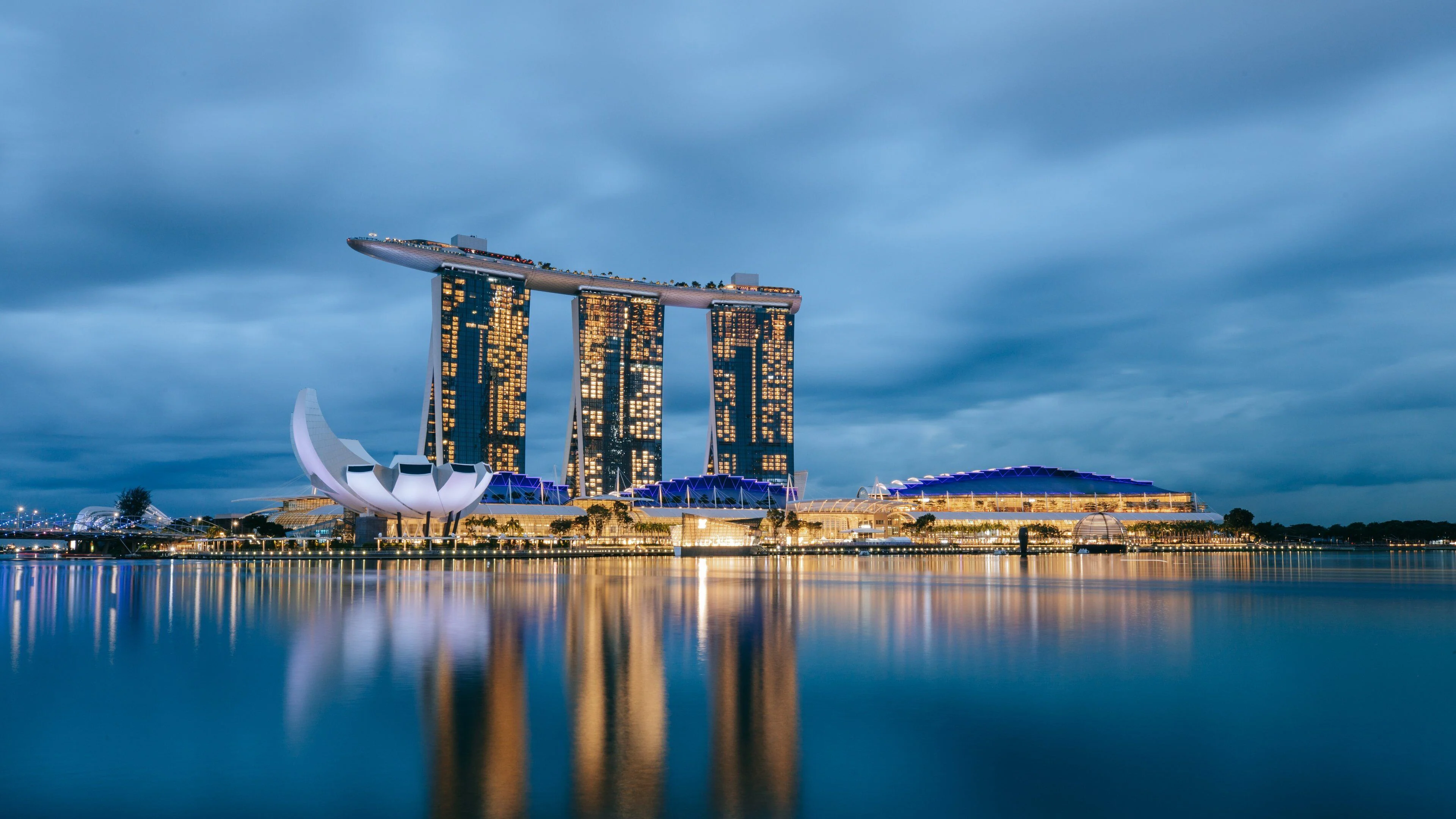 Marina Bay Sands and Singapore skyline at dusk